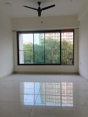 Room in 2 BHK Apartment at Arcade Serene, Malad West – for Rent
