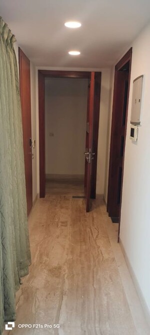 Room in 4 BHK Apartment at Vasant Vihar – for Rent