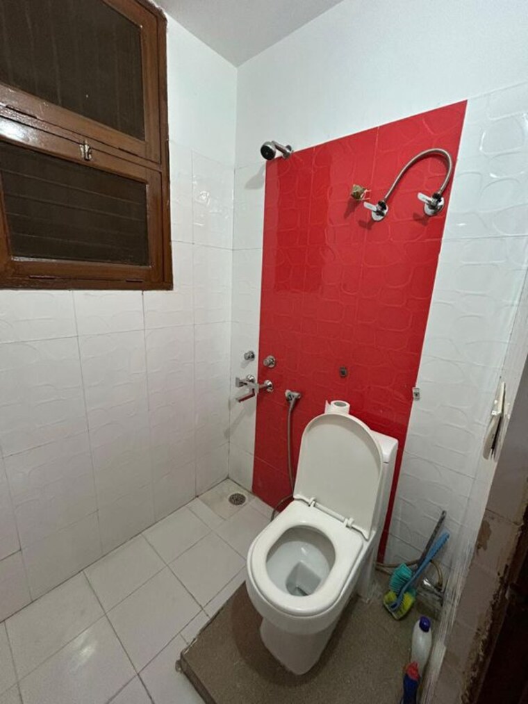 Bathroom, sushant-lok-2 2 Bedroom 180 Sq.Yd. Builder Floor In Sector 57 Gurgaon 10787786