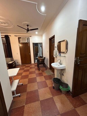 Team Area in 2 BHK Builder Floor at Sushant Lok 2, Sector 57 – for Rent
