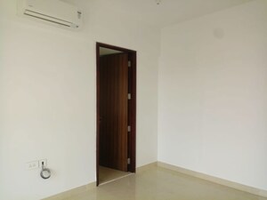 Room in 2 BHK Apartment at Lodha Venezia, Parel – for Rent
