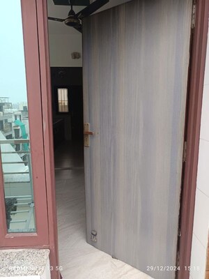Building Lobby in 1 BHK Builder Floor at Sector 46 – for Rent