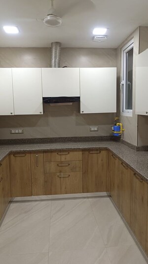 Furnished Amenities in 3 BHK Builder Floor at New Rajinder Nagar – for Rent