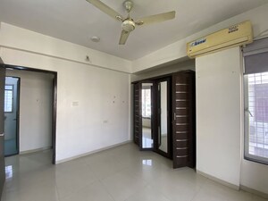 Room in 2 BHK Apartment at Lodha Paradise, Majiwada – for Rent