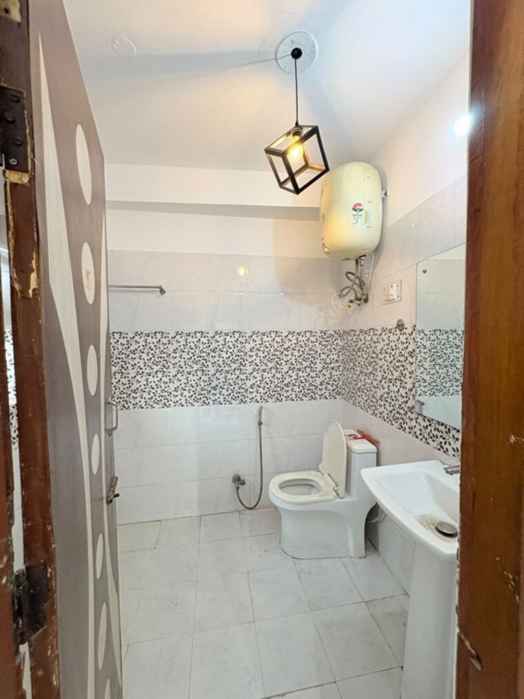 Bathroom, neb sarai 1 Bedroom 450 Sq.Ft. Builder Floor In Neb Sarai Delhi 10787801
