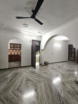 2 BHK Apartment For Rent in Gold Souk Mall, Sector 43