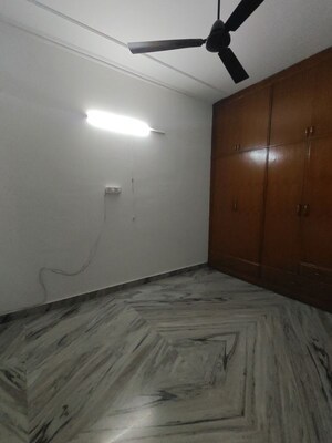 Room in 2 BHK Apartment at Gold Souk Mall, Sector 43 – for Rent