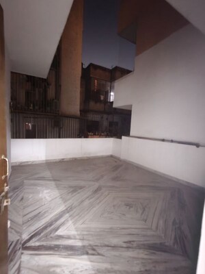 Room in 2 BHK Apartment at Gold Souk Mall, Sector 43 – for Rent