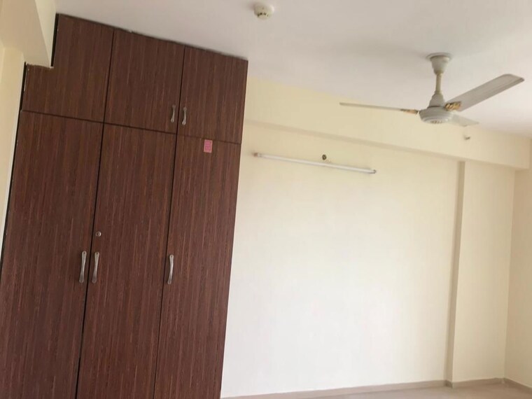 Room, dlf-new-town-heights-i 3.5 Bedroom 1931 Sq.Ft. Apartment In Sector 90 Gurgaon 10787795