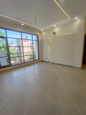 Room in 3 BHK Builder Floor at Sector 115 – for Sale