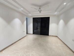 Room in 4 BHK Apartment at Safdarjung Enclave – for Rent