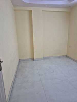 Room in 2.5 BHK Builder Floor at Mayur Vihar – for Rent