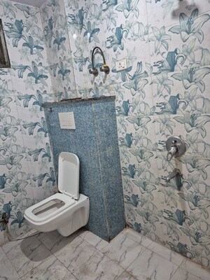Bathroom in 2.5 BHK Builder Floor at Mayur Vihar – for Rent