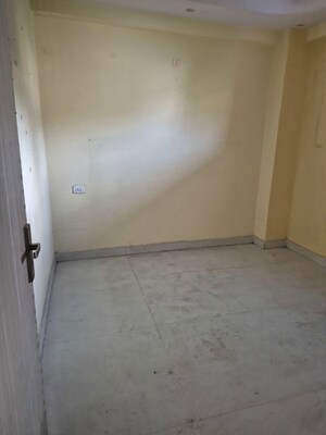Room in 2.5 BHK Builder Floor at Mayur Vihar – for Rent