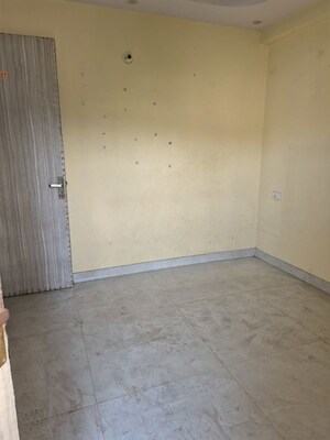 Furnished Amenities in 2.5 BHK Builder Floor at Mayur Vihar – for Rent