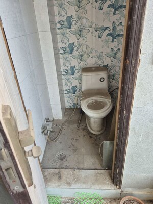 Bathroom in 2.5 BHK Builder Floor at Mayur Vihar – for Rent