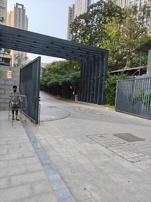 Parking in 1.5 BHK Apartment at Kalpataru Elitus, Mulund West – for Rent