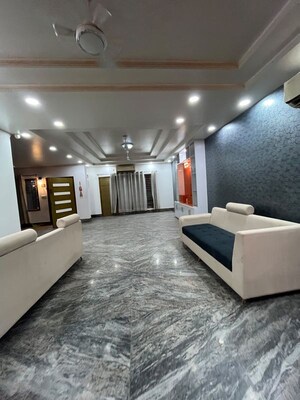 Living Room in 5 BHK Builder Floor at Green Fields Colony – for Rent