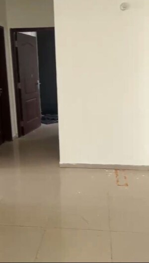 Room in 3 BHK Apartment at Omaxe R2, Gomti Nagar – for Sale