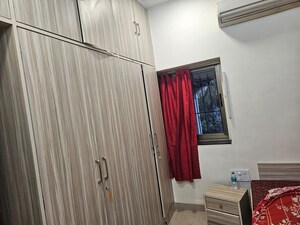 Furnished Amenities in 2 BHK Apartment at Bandra West – for Rent