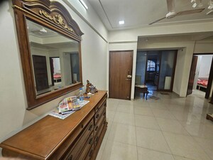 Room in 2 BHK Apartment at Bandra West – for Rent