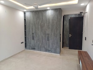 Room in 1 BHK Builder Floor at Dlf Phase ii – for Rent