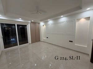 Room in 3 BHK Builder Floor at Sushant Lok ii – for Sale