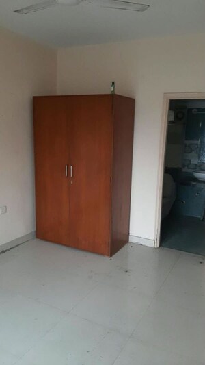 Room in 2 BHK Apartment at Savitri Apartments Aliganj, Aliganj – for Rent