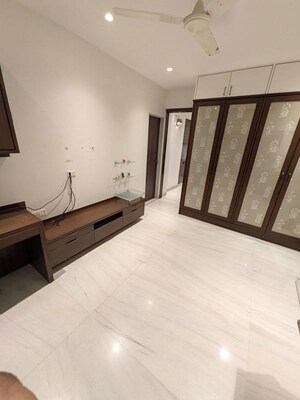 Room in 2 BHK Apartment at Bandra West – for Rent