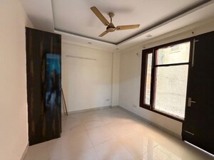 Room in 4 BHK Builder Floor at Vasant Kunj Enclave – for Rent