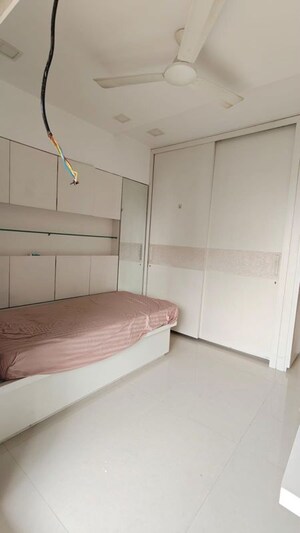 Bedroom in 2 BHK Apartment at Chembur – for Rent