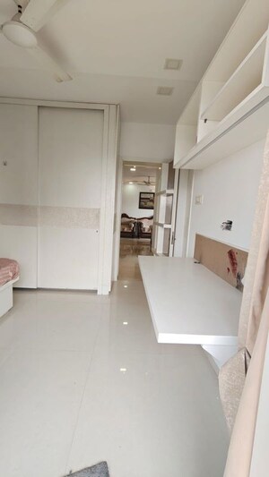 Bedroom in 2 BHK Apartment at Chembur – for Rent