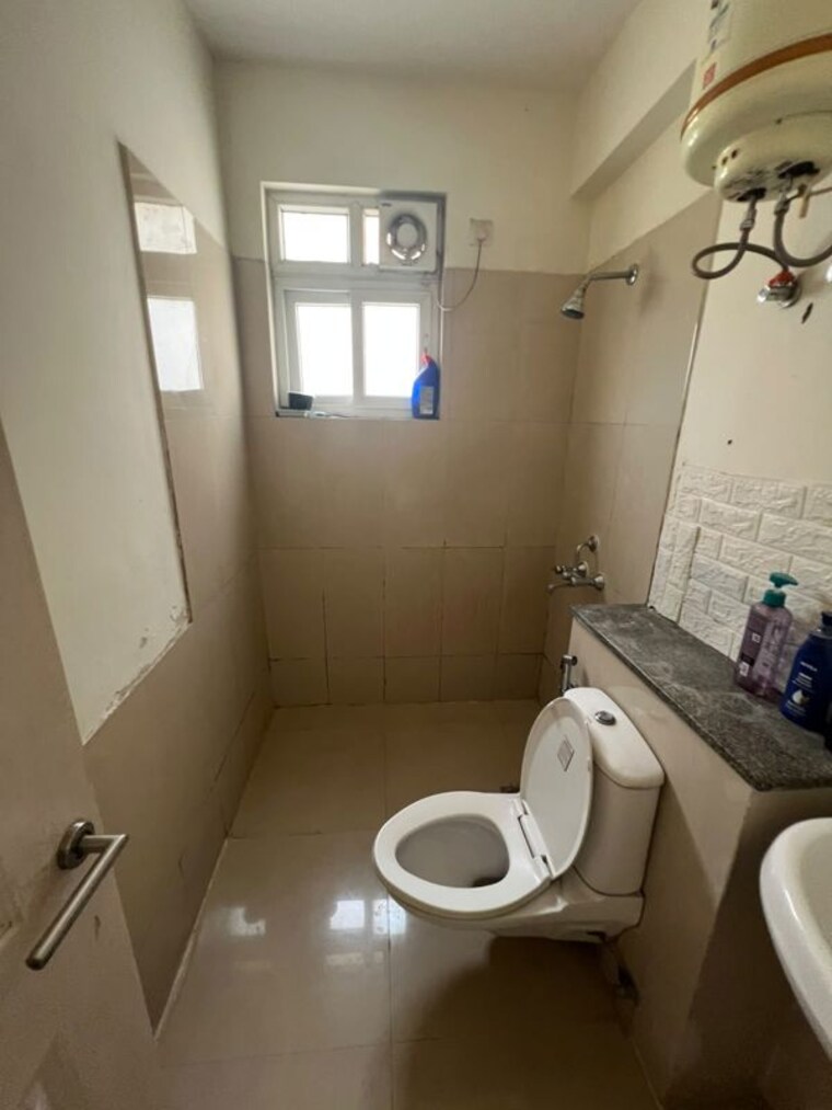 Bathroom, emaar-emerald-hills-phase-2 4 Bedroom 1750 Sq.Ft. Apartment In Sector 65 Gurgaon 10788012
