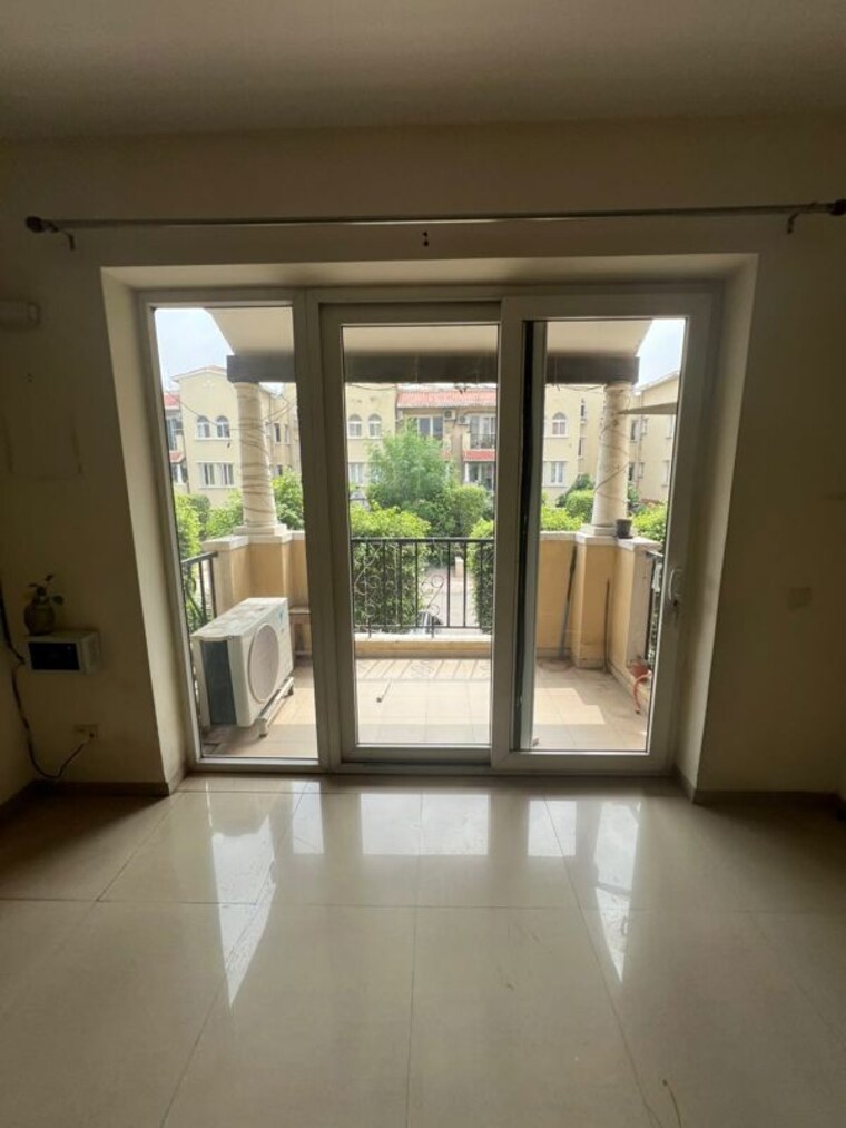 Room, emaar-emerald-hills-phase-2 4 Bedroom 1750 Sq.Ft. Apartment In Sector 65 Gurgaon 10788012