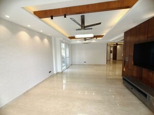 Room in 4 BHK Builder Floor at Sushant Lok ii – for Sale