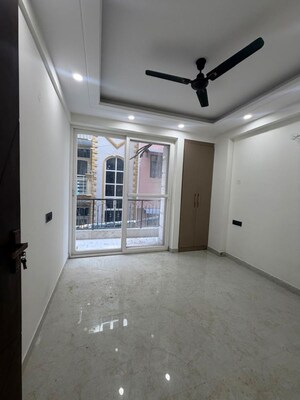 Room in 3 BHK Builder Floor at Chattarpur – for Rent