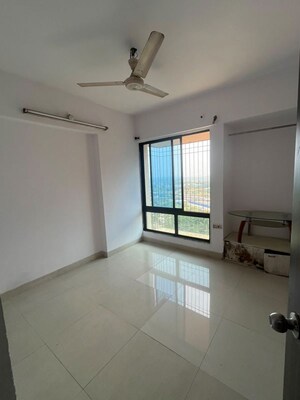 Room in 3 BHK Apartment at Devashree Park, Kolshet Road – for Rent