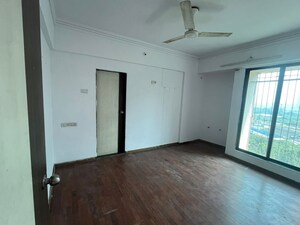 Room in 3 BHK Apartment at Devashree Park, Kolshet Road – for Rent