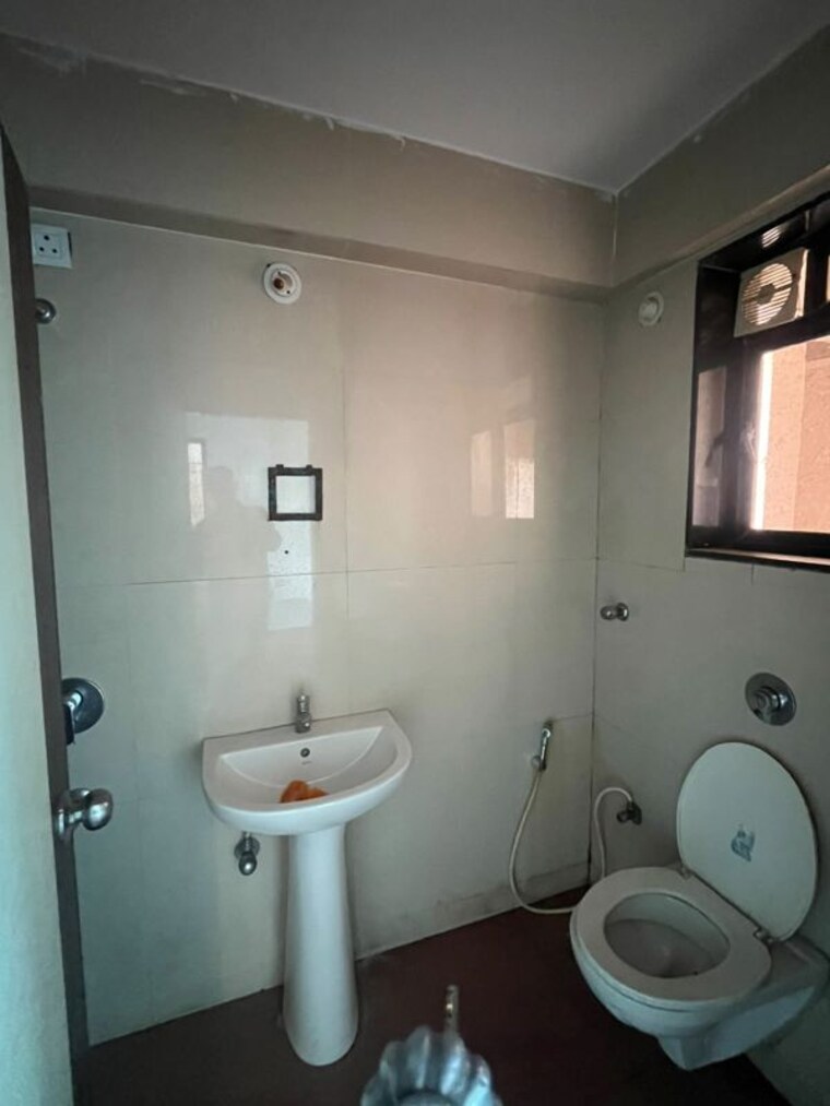 Bathroom, devashree-park 3 Bedroom 950 Sq.Ft. Apartment In Kolshet Road Thane 10788077