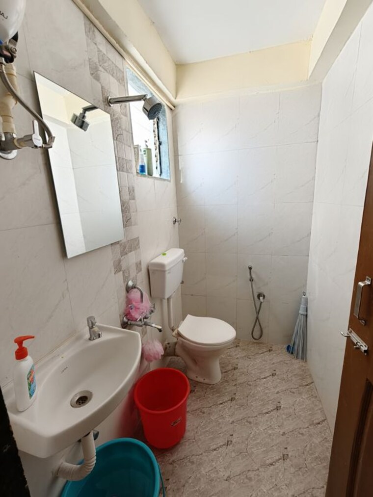 Bathroom, vasant-valley-complex Pg For Boys & Girls In Malad East 10788113
