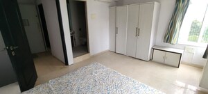 Room in 3 BHK Apartment at Mayfair Breeze, Andheri West – for Rent