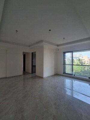 Room in 3 BHK Apartment at Versova – for Rent