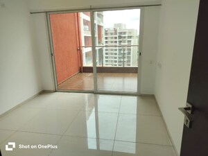 Room in 2 BHK Apartment at Kolte Patil Stargaze, Bavdhan – for Rent