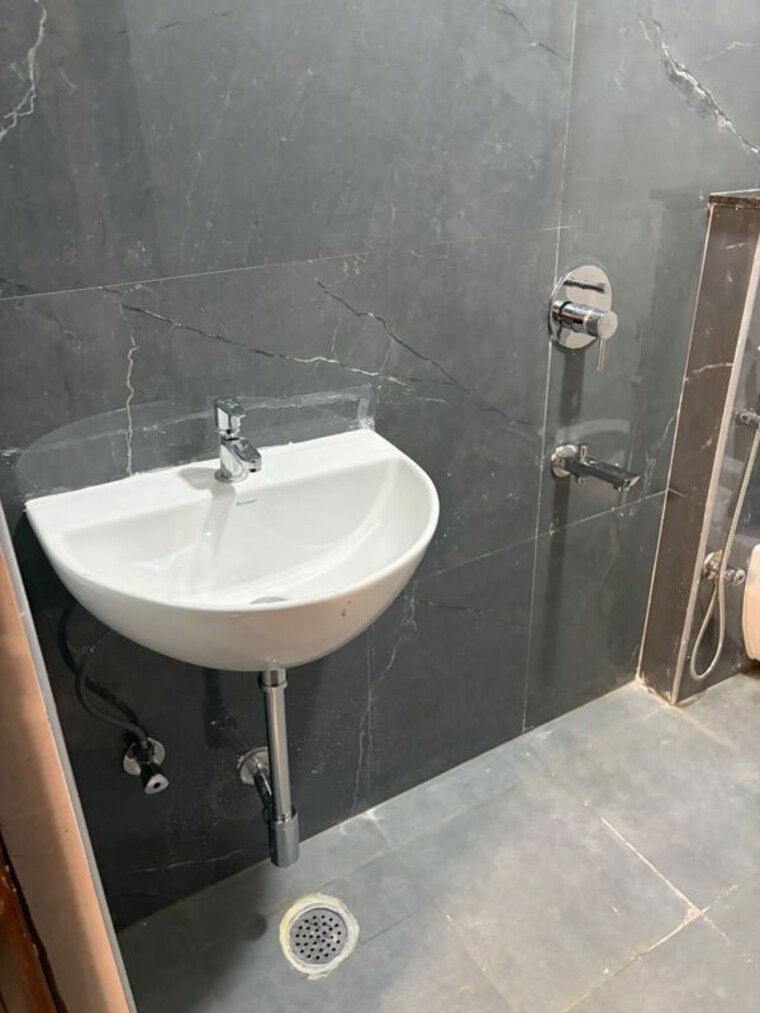 Bathroom, festoon-lavender 3 Bedroom 1500 Sq.Ft. Apartment In Ramamurthy Nagar Bangalore 10788173