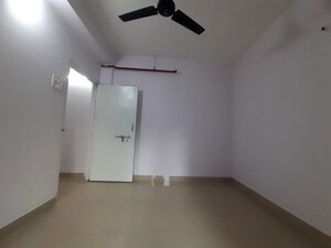 Room in 1 BHK Apartment at Unnat Nagar CHS, Goregaon West – for Rent