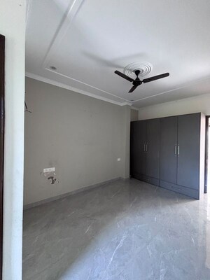 Room in 2 BHK Builder Floor at Aerocity – for Rent