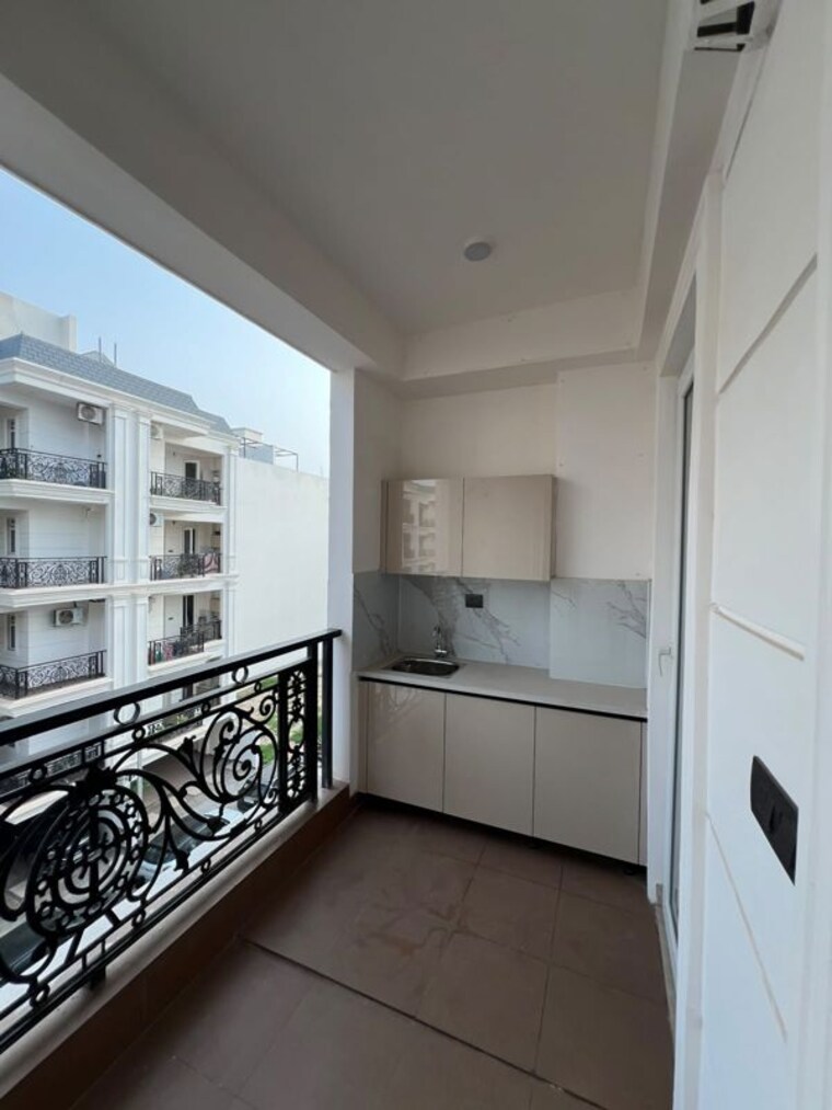 Kitchen, raj-one-good-earth 3 Bedroom 179 Sq.Yd. Apartment In Sector 71 Gurgaon 10788141