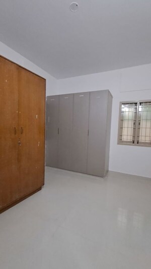 Room in 3 BHK Builder Floor at Jp Nagar – for Rent