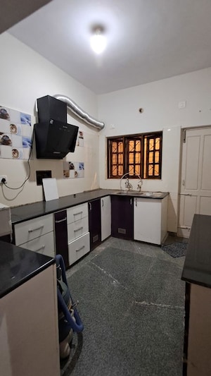 Team Area in 3 BHK Builder Floor at Jp Nagar – for Rent