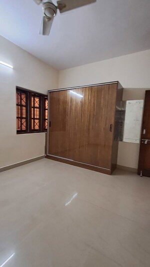 Furnished Amenities in 3 BHK Builder Floor at Jp Nagar – for Rent